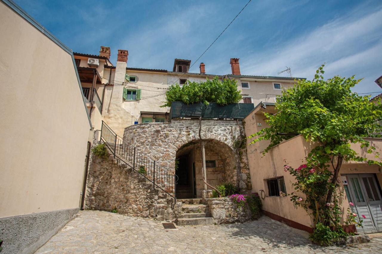 Parona Holiday Home Vrbnik Extérieur photo
