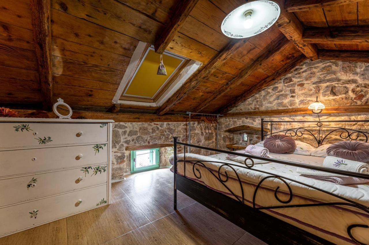 Parona Holiday Home Vrbnik Extérieur photo